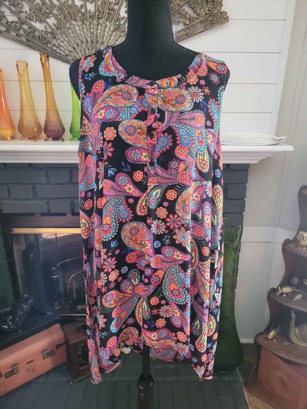 Spense Black Sleeveless Paisley Tunic